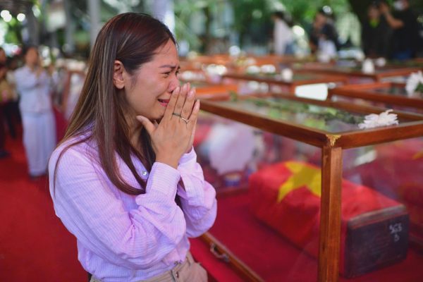 Khoảnh khắc cảm xúc trong lễ tiễn đưa 731 liệt sĩ