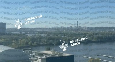 Khoảnh khắc máy bay không người lái lao xuống cây cầu ở Kiev rồi phát nổ