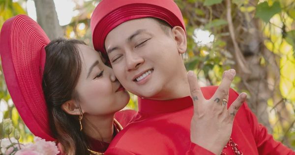 Khoảnh khắc ngọt ngào của Hoài Lâm bên vợ kém 9 tuổi