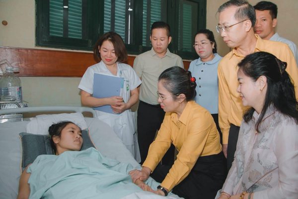 Khoảnh khắc sinh tử qua đi, những điều đẹp đẽ còn ghi mãi