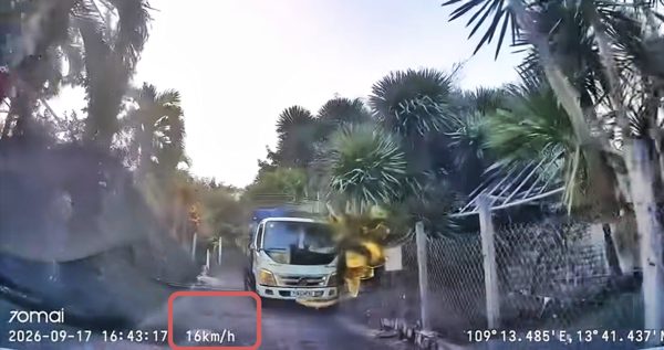 Khoảnh khắc tài xế lùi xe 'cực nét', né cú đâm trực diện của xe tải ở dốc hẹp
