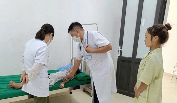 Khoanh vùng, khống chế bệnh quai bị tại xã biên giới Nà Hỳ ở Điện Biên