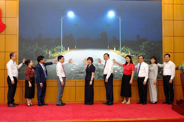 Khởi công lắp đặt đèn thắp sáng 230km đường biên giới ở Tây Ninh