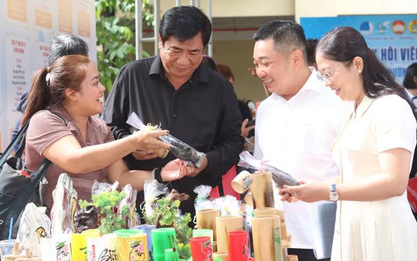 Khởi nghiệp số, chiếu sáng tuyến hẻm sáng và trường học xanh