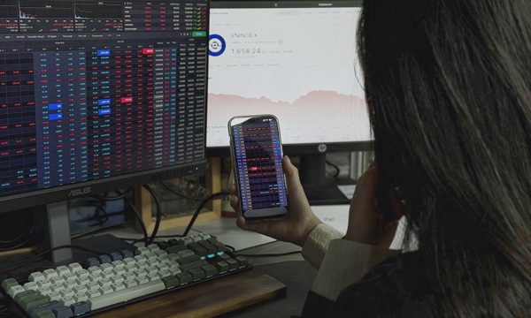Khối ngoại có chuỗi bán ròng chứng khoán dài nhất 2 năm