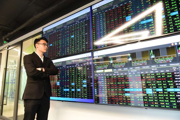 Khối ngoại 'xả' gần 900 tỷ đồng, VN-Index đứt chuỗi tăng