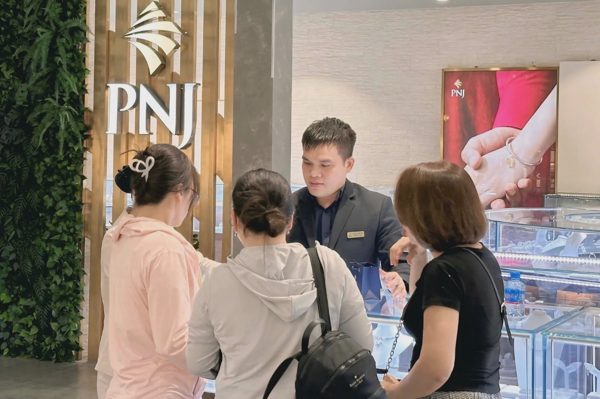 Khối ngoại xả ròng gần 3.300 tỷ đồng, PNJ bị bán mạnh nhất