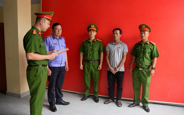 Khởi tố 12 người bắt trộm 2.700 con mèo tại TP.HCM