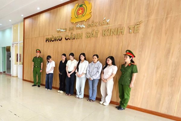 Khởi tố 15 bị can trong vụ 'bác sĩ dỏm' lừa đảo tại 3 cơ sở thẩm mỹ