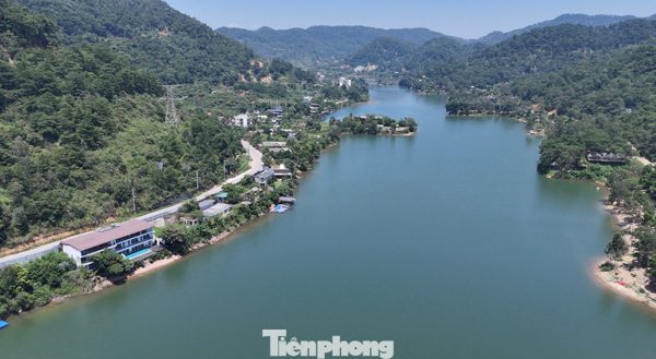 Khởi tố 2 chủ homestay lấn chiếm đất rừng ven hồ Đồng Đò