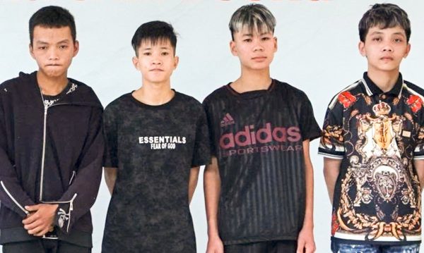 Khởi tố 4 thanh niên cầm kiếm, đinh ba phóng xe trên phố, quay clip đăng TikTok
