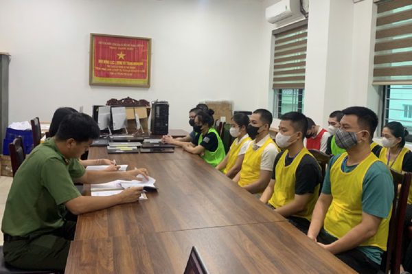 Khởi tố 42 đối tượng mua bán dữ liệu và tổ chức đánh bạc, thu giữ 42 cây vàng