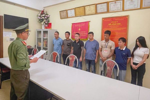 Khởi tố 7 người livestream bán xô cát đãi vàng chiếm đoạt hơn 1 tỷ đồng