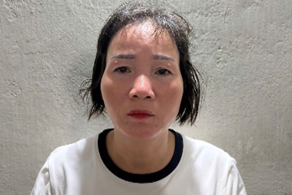 Khởi tố 'má mì' chứa mại dâm trong quán cà phê, khách hàng có thanh niên 18 tuổi