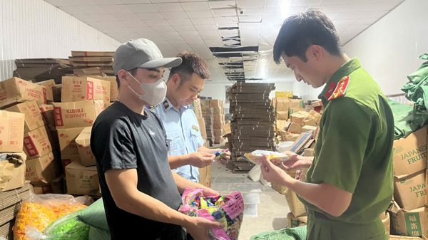 Khởi tố bị can sản xuất, buôn bán hàng giả là thực phẩm, giả mạo nguồn gốc xuất xứ