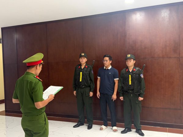 Khởi tố Giám đốc Công ty Dwatch vì kinh doanh hàng hiệu giả