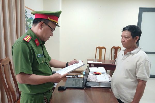 Khởi tố giám đốc dùng hóa đơn khống hợp thức hóa cát lậu