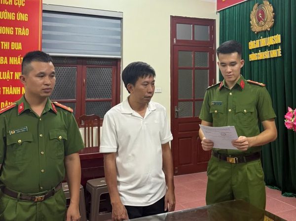 Khởi tố giám đốc và nhân viên đổ trộm chất thải xây dựng khi phá dỡ công trình