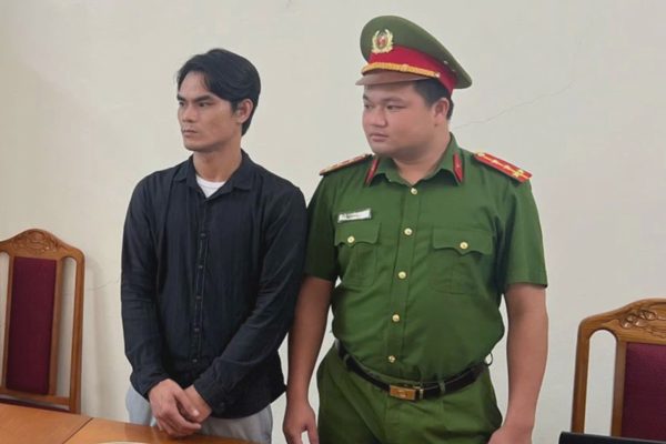 Khởi tố một shipper chiếm đoạt tiền 36 đơn hàng
