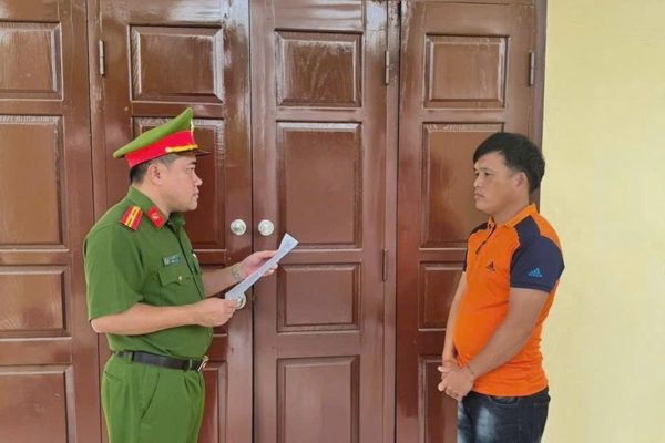 Khởi tố người chở thuê 200 bình khí cười ở Quảng Ninh