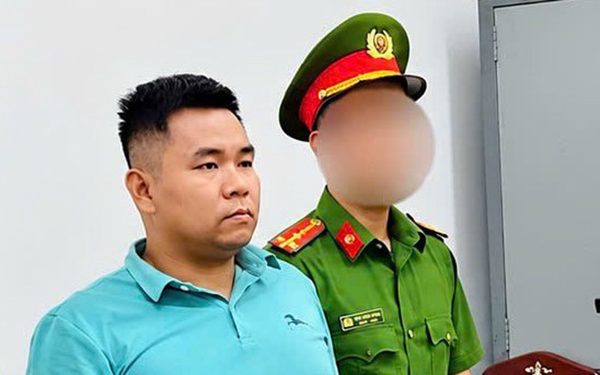 Khởi tố người đàn ông chạy xe máy ngược chiều còn bóp cổ, đánh tài xế ô tô nhập viện