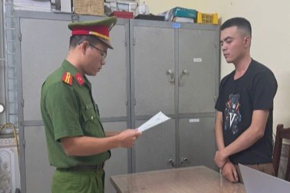 Khởi tố người đàn ông đạp đổ xe sau va chạm giao thông