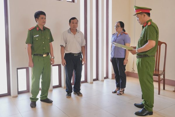 Khởi tố người đàn ông trộn đậu nành, hương liệu để sản xuất cà phê giả