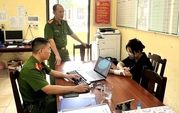 Khởi tố người phụ nữ giật thẻ, bẻ gậy của lực lượng an ninh cơ sở