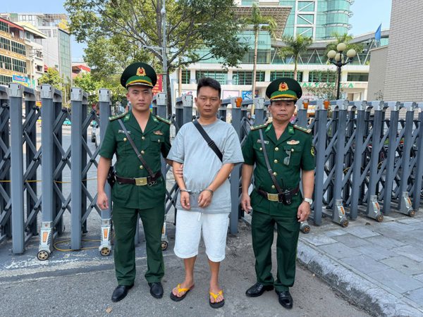 Khởi tố người Trung Quốc đưa tiền vào Việt Nam để buôn bán nhưng không khai báo