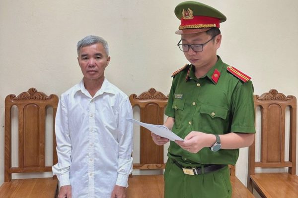 Khởi tố nguyên chủ tịch xã và cán bộ địa chính tự ý bán đất công
