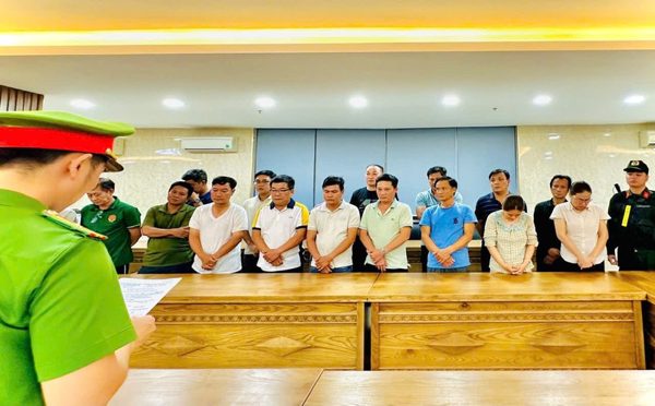 Khởi tố nhóm cán bộ nhận hối lộ để làm ngơ, hợp thức hóa và cấp điện nước cho công trình vi phạm