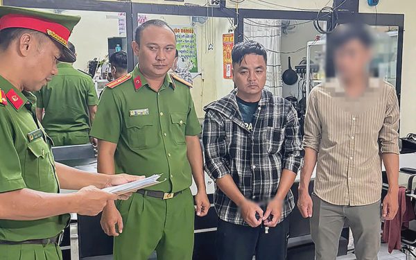 Khởi tố nhóm người dùng còng số 8 để bắt người đòi nợ ở Vĩnh Long