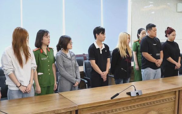 Khởi tố quản lý cùng 6 nhân viên quán bar ở ‘phố Tây’ An Thượng vì buôn bán khí cười