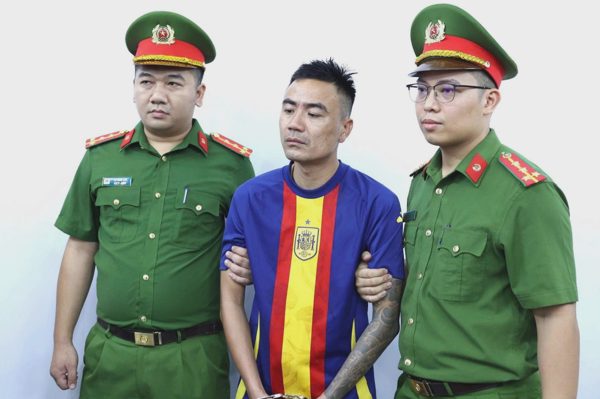 Khởi tố Thắng "Ật" về tội Gây rối trật tự công cộng