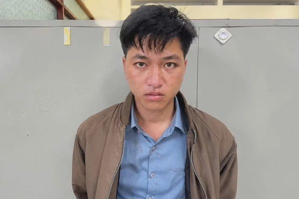 Khởi tố thanh niên đập cửa kính, xông vào ký túc xá đâm nữ sinh