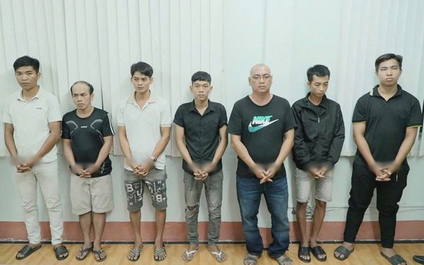 Khởi tố thêm 7 người vụ khiêng quan tài có người sống bên trong diễu phố