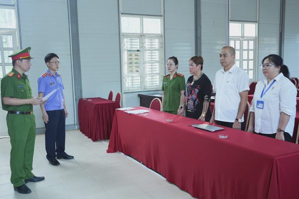 Khởi tố TikToker "Thảo Ràn Ri Mộc Châu" vì cho vay lãi nặng
