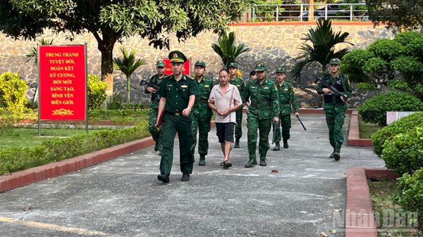 Khởi tố vụ án đường dây xuyên quốc gia đưa người vượt biên giới trái phép