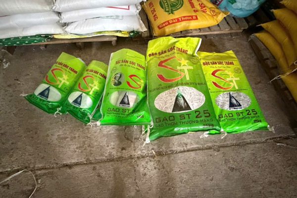Khởi tố vụ bắt hơn 7 tấn gạo giả mạo nhãn hiệu ST25