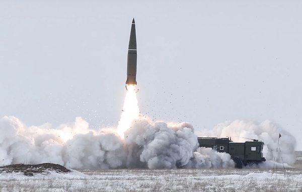 Không có lá chắn phòng thủ tên lửa, Ukraine săn lùng bệ phóng của Nga