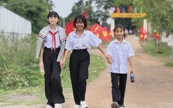 Không còn đi gần 20km đến lớp, học sinh vùng biên háo hức với trường mới