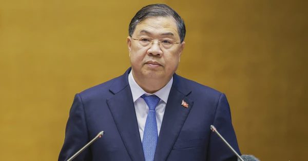 Không đầu tư sân bay, cảng biển theo phong trào