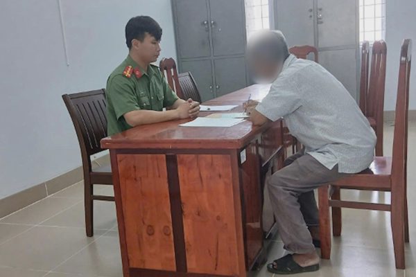 Không khai báo tạm trú cho người nước ngoài, người đàn ông bị xử phạt