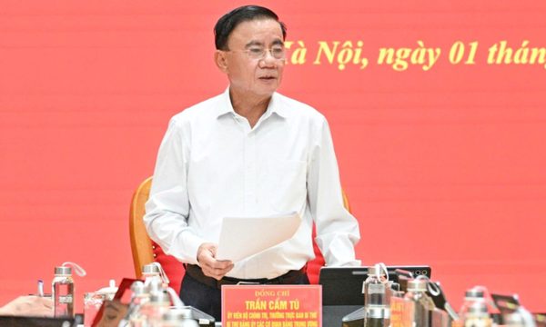 Không lợi dụng vị trí công tác để can thiệp vào công việc của địa phương nơi cư trú