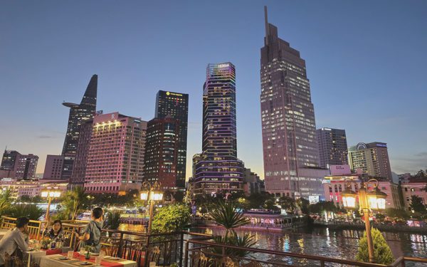 Không nguồn cung mới, thị trường văn phòng cho thuê TP.HCM tăng tỉ lệ lấp đầy, giảm giá