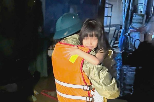 Khu dân cư ở Lâm Đồng ngập sâu do mưa lớn