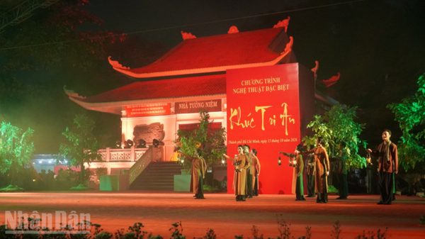 Khúc tri ân các Anh hùng liệt sĩ tại Công viên Lê Thị Riêng