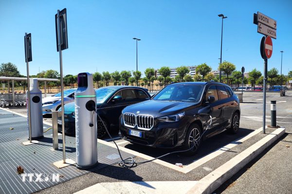 Khủng hoảng giá dầu đẩy doanh số xe điện Australia lập đỉnh