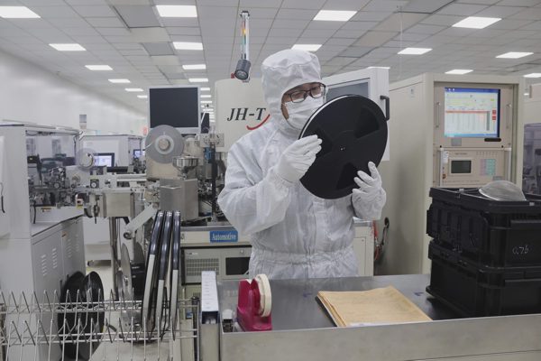 Khủng hoảng heli bủa vây ngành chip và bán dẫn