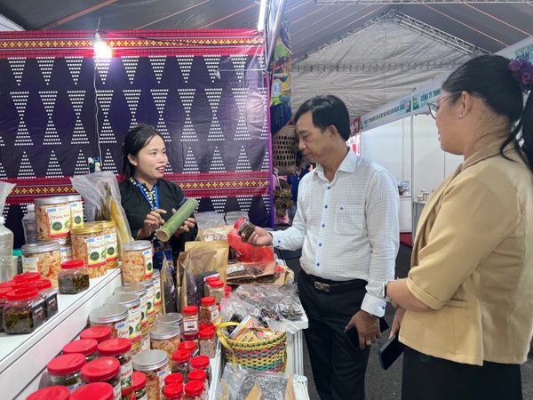 Khuyến công mở đường cho đặc sản vùng miền vươn xa